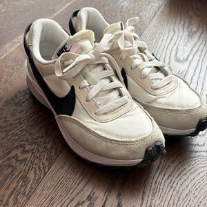 Nike Cream and Black Running Shoes 6.5